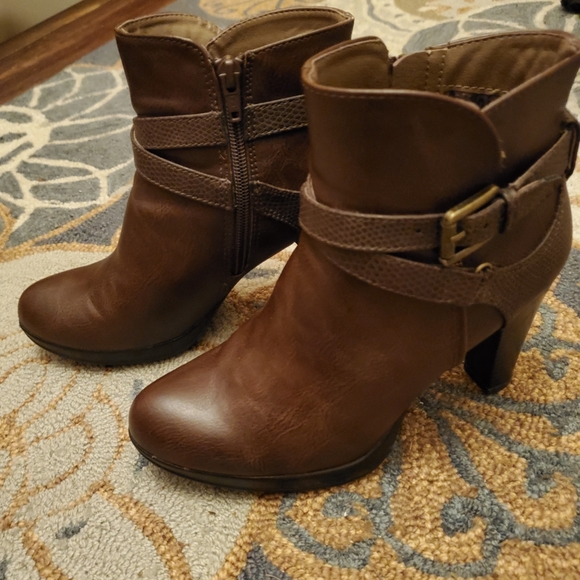 Rialto Brown Boots - Picture 3 of 5